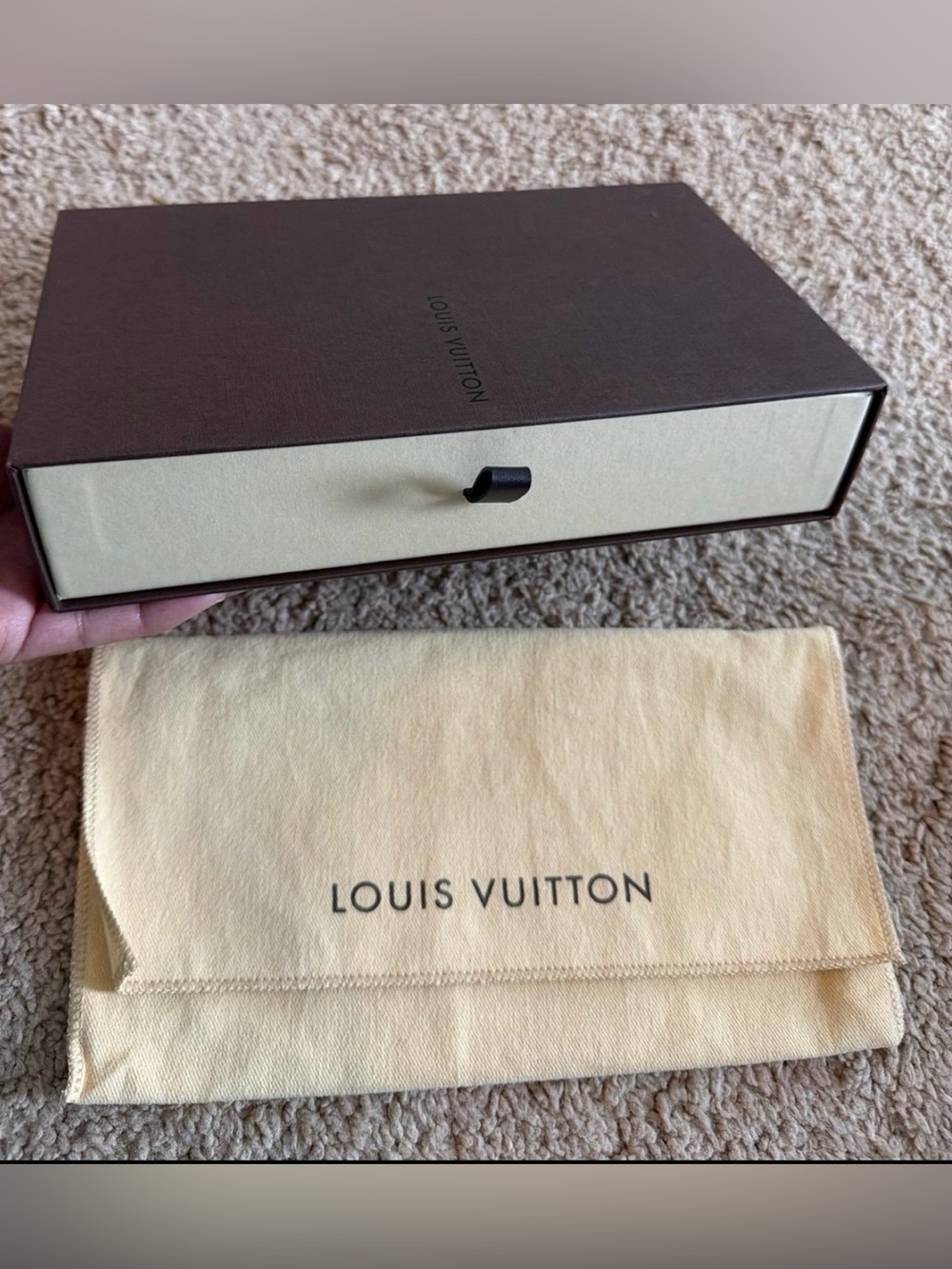 Louis Vuitton - Picture 4 of 12